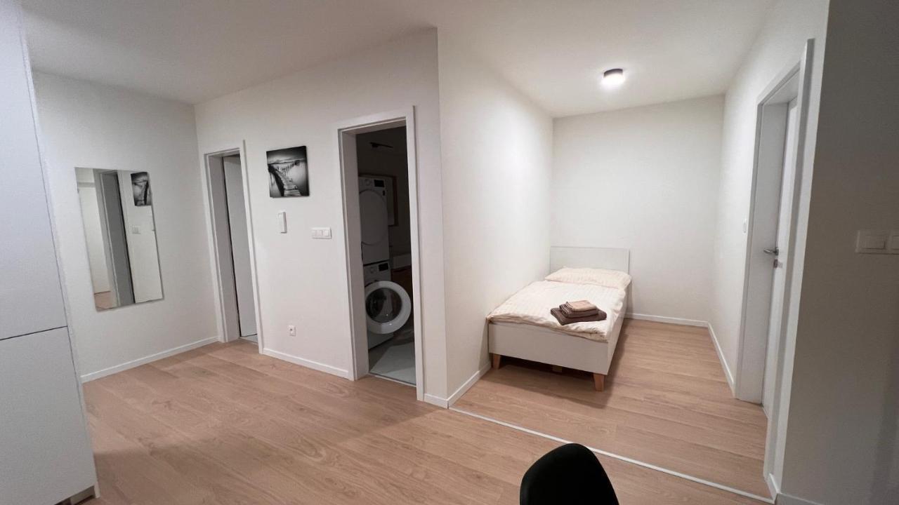 2 Room Apartment With Terrace, 2Ak Pressburg Exterior foto